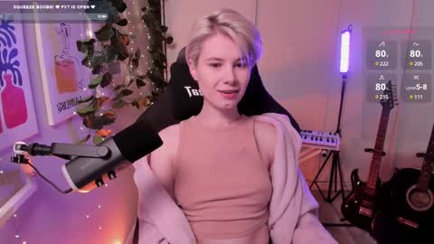 Snapshot of imnotmia chatting on February 23, 10:17 am Mia online show from February 23, 10:17 am