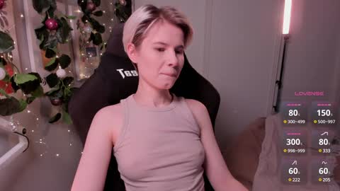 Snapshot of imnotmia chatting on January 3, 8:22 pm Mia online show from January 3, 8:22 pm