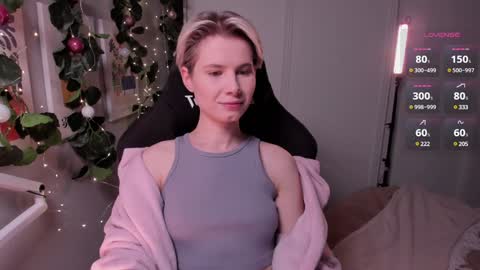 Snapshot of imnotmia chatting on January 8, 5:15 pm Mia online show from January 8, 5:15 pm