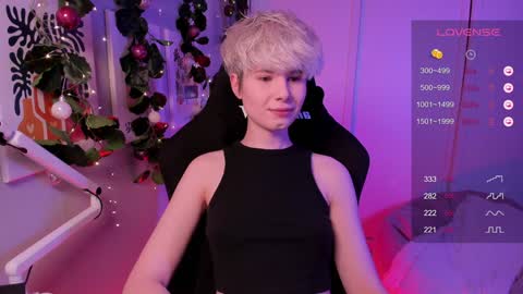 Snapshot of imnotmia chatting on December 9, 5:41 pm Mia online show from December 9, 5:41 pm