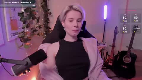 Snapshot of imnotmia chatting on February 27, 10:11 am Mia online show from February 27, 10:11 am