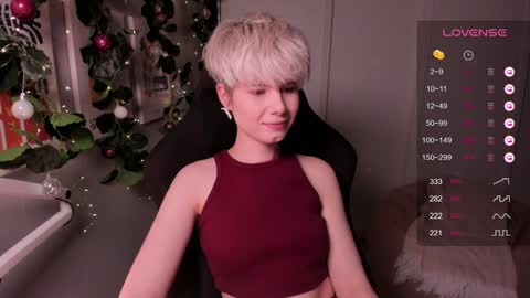 Snapshot of imnotmia chatting on December 10, 8:16 pm Mia online show from December 10, 8:16 pm