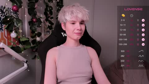 Snapshot of imnotmia chatting on December 6, 8:23 pm Mia online show from December 6, 8:23 pm