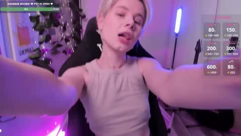 Snapshot of imnotmia chatting on February 19, 12:55 pm Mia online show from February 19, 12:55 pm