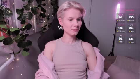 Snapshot of imnotmia chatting on January 23, 5:31 pm Mia online show from January 23, 5:31 pm