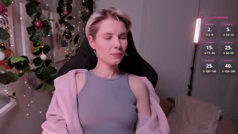 Snapshot of imnotmia chatting on January 7, 5:53 pm Mia online show from January 7, 5:53 pm