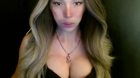 Queen Gwen online show from October 27, 12:10 am