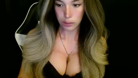 Queen Gwen online show from November 17, 4:48 am