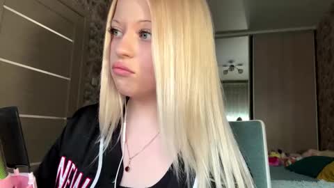 Lola online show from March 8, 9:24 am