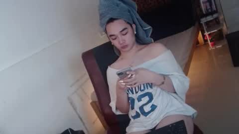 indestructabletrixie online show from March 6, 3:27 am