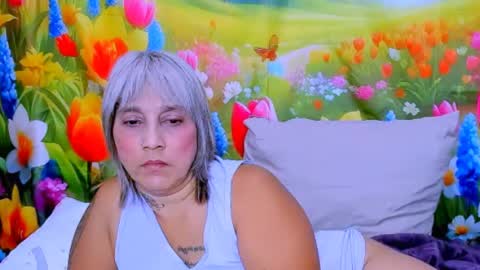 indianroxy27 online show from June 14, 2:46 am