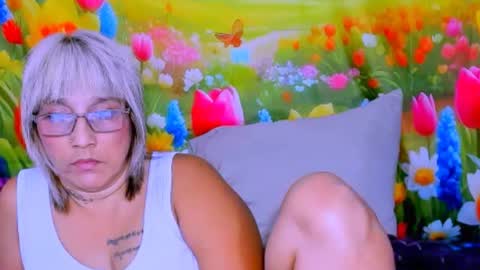 indianroxy27 online show from June 27, 2:39 am