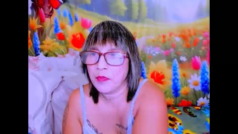 indianroxy27 online show from April 29, 6:13 pm