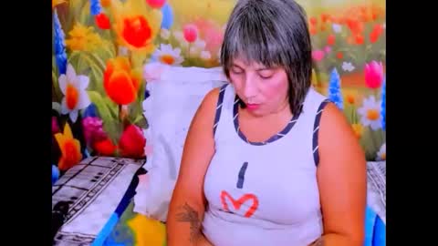 indianroxy27 online show from April 22, 10:28 pm
