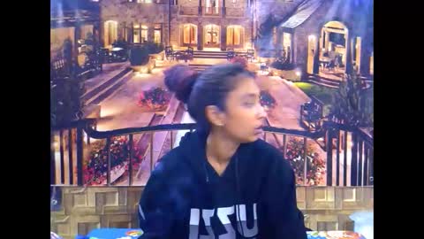indiansexybutt4u2luv online show from April 24, 12:40 pm