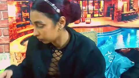 indiansexybutt4u2luv online show from June 13, 6:57 am