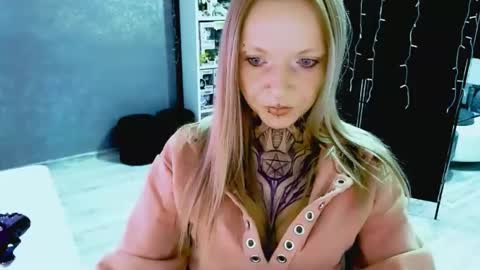 InesDesire online show from September 18, 8:18 am