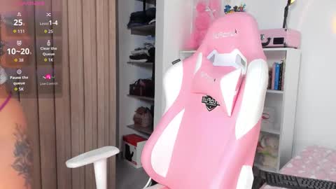 V. online show from March 18, 9:53 pm