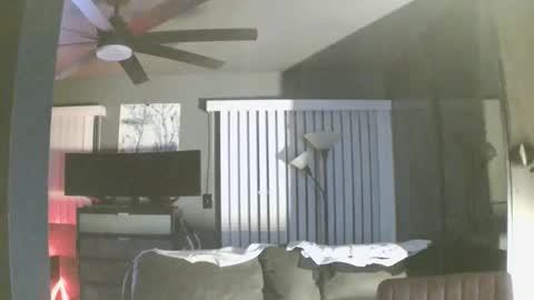 init2dentit online show from March 13, 11:24 am