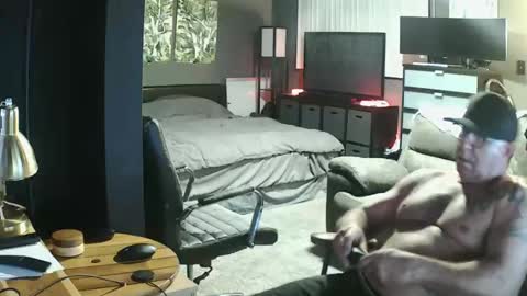 init2dentit online show from March 19, 9:15 am