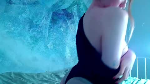 Lina online show from April 23, 3:02 pm