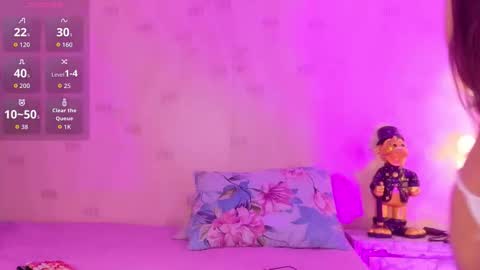 innocenthazel online show from February 18, 2:33 am