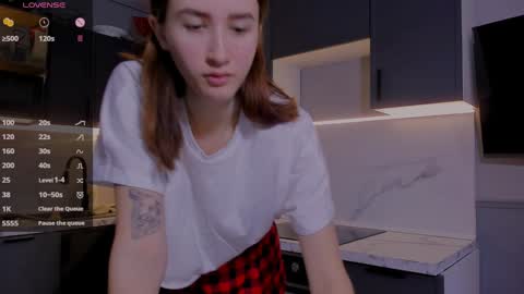 Snapshot of internetsexplorer chatting on December 13, 8:09 am Bernadette  Join  online show from December 13, 8:09 am