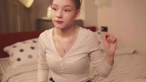 Avie online show from March 6, 4:28 pm