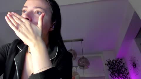 Snapshot of irenevon chatting on February 3, 5:18 am Ir s room online show from February 3, 5:18 am