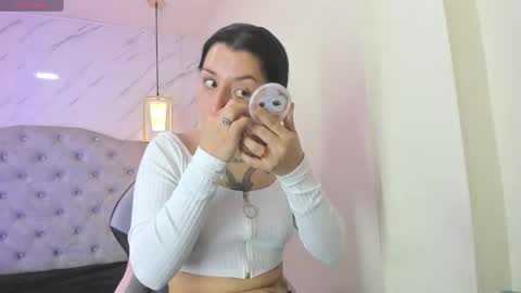 Snapshot of iris_77 chatting on October 4, 7:11 pm iris_77 online show from October 4, 7:11 pm