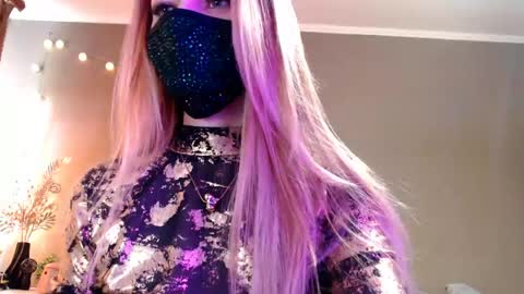 Lily online show from April 26, 3:42 pm