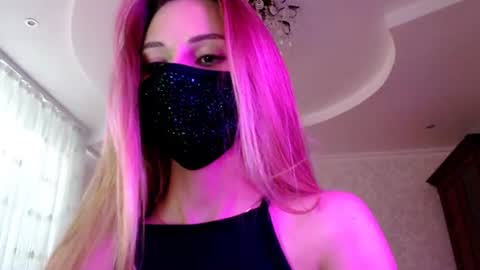 Lily online show from June 27, 5:30 pm