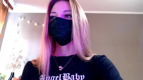 Lily online show from April 24, 12:40 pm