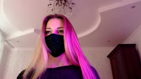 Lily online show from June 19, 5:30 pm
