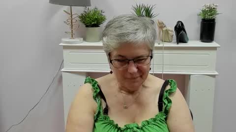 I R I S online show from November 21, 8:01 am