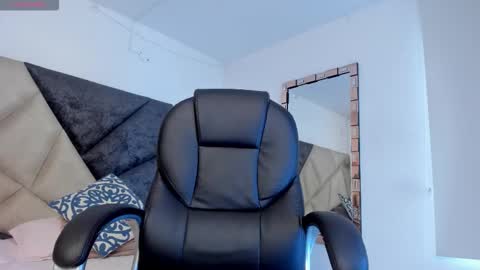 irisblume online show from March 7, 12:05 pm