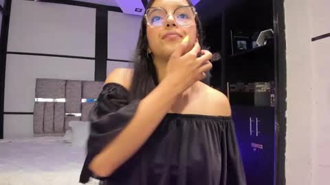 Iris Fyre  online show from May 14, 4:16 pm
