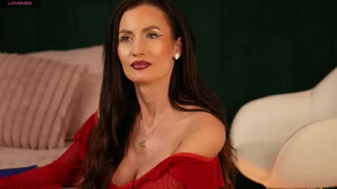 Snapshot of irisnightshade chatting on October 21, 5:45 am Maria online show from October 21, 5:45 am