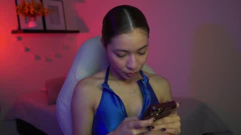 isa_____ online show from February 8, 2:59 am