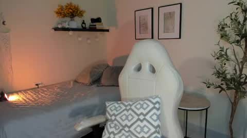 isa_____ online show from May 3, 12:38 am