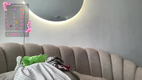 isa__fox_1 online show from May 6, 4:13 pm