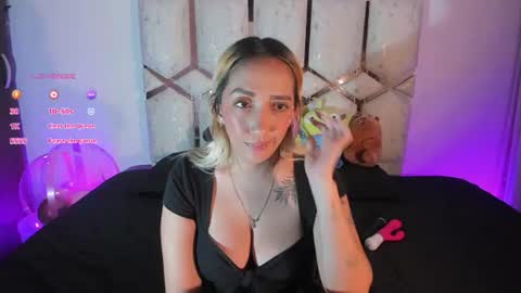 isa_klein online show from June 26, 7:03 am