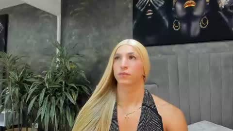 Isa Lancaster online show from July 28, 8:01 pm