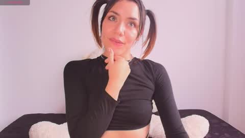 Snapshot of isa_laurentt chatting on February 13, 9:06 pm Isabella Laurentt  online show from February 13, 9:06 pm