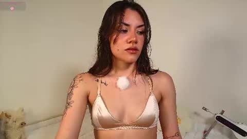 Isabella Laurentt  online show from June 25, 12:51 am