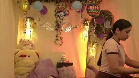 Isabella        online show from May 2, 5:52 pm