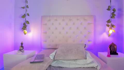 isaac_grey_ online show from April 30, 8:14 pm