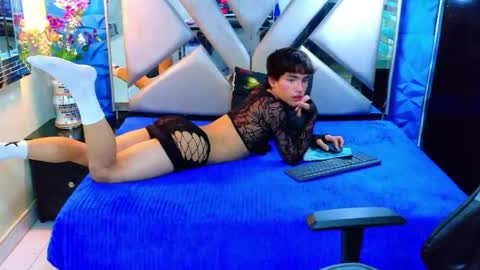 isaacnova online show from April 17, 10:23 pm