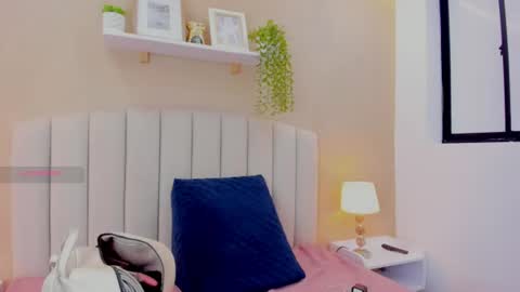 isabel_palmer online show from June 17, 8:25 pm