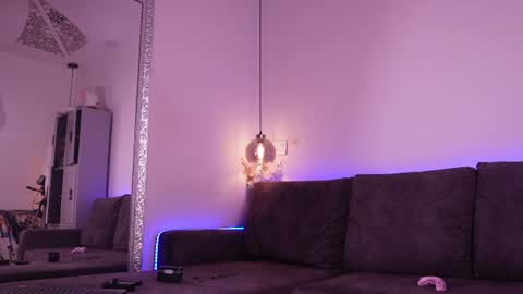 Isabela online show from July 10, 11:59 am